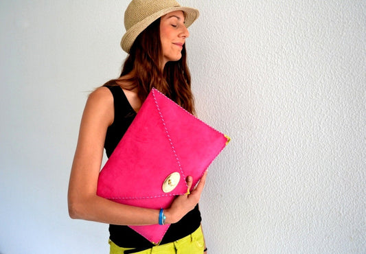 Symmetria Soft Clutch in Fuchsia
